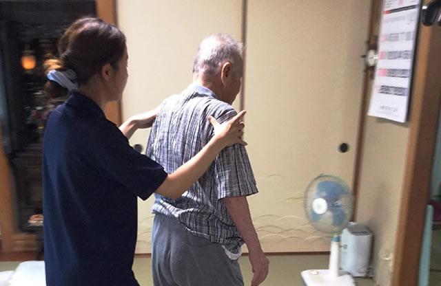 写真:作業療法士によるリハビリテーションの内容
