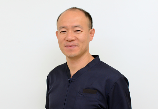 部長　英　賢一郎