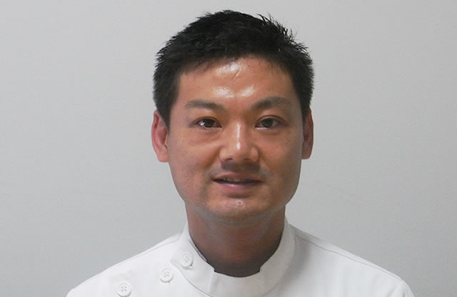 写真:薬剤科 係長 林 政志(薬剤師)